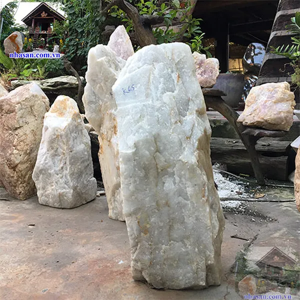 Tran Trach monolithic white quartz stone pillar K65