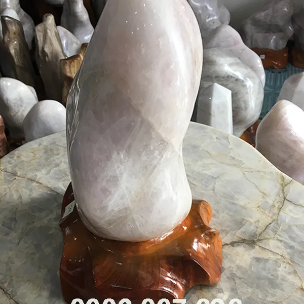 Trụ đá thạch anh hồng 15kg, cao 37cm - T44