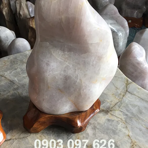 Trụ đá thạch anh hồng 8kg, cao 32cm - T47