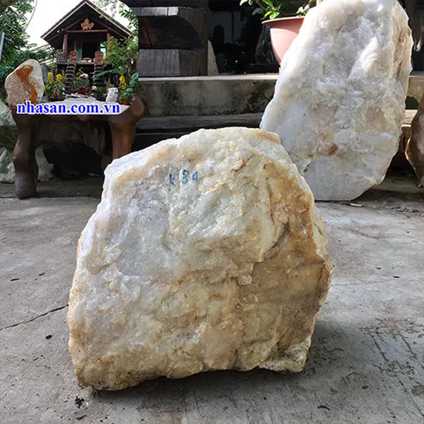 Đá thạch anh trắng thô 43kg, cao 37cm x ngang 34cm - K84