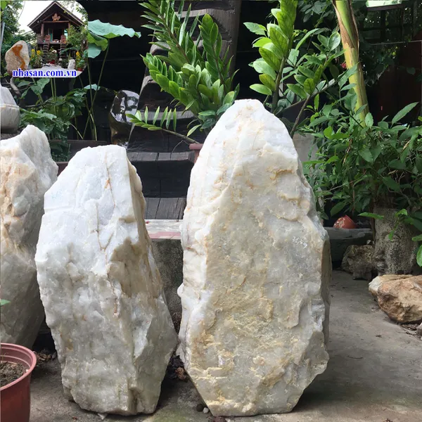 Trụ đá thạch anh trắng thô tự nhiên nguyên khối trấn trạch K116