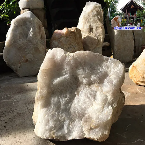 Đá thạch anh trắng thô 44kg, cao 36cm x ngang 36cm - K86 