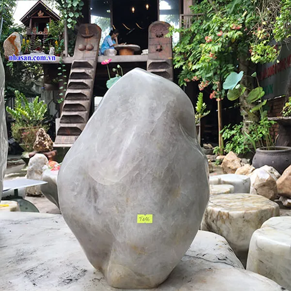 Trụ đá thạch anh trắng 20.7kg, cao 34cm x ngang 23cm x dày 16cm - T496