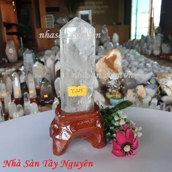 Trụ đá tinh thể thạch anh trắng T225