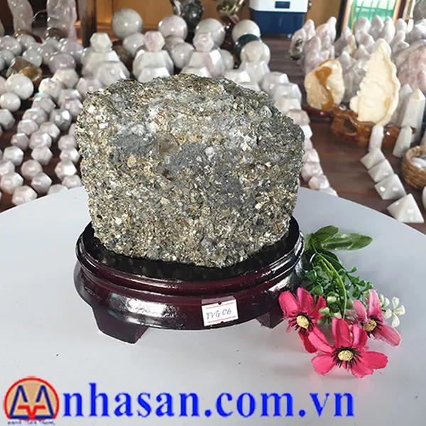 TRỤ ĐÁ VÀNG GĂM PHONG THUỶ TVG06