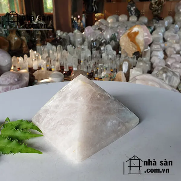 Kim tự tháp thạch anh hồng 0.89kg -T369