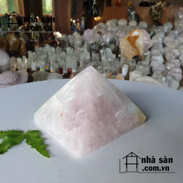 Kim tự tháp đá thạch anh 0.9kg -T378