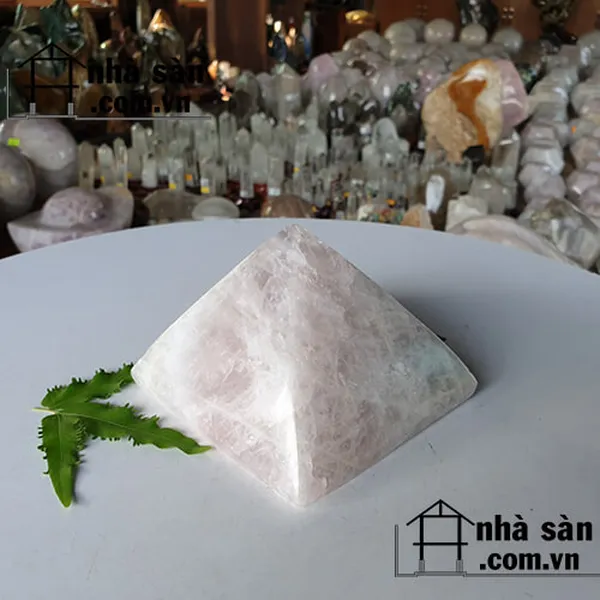 Kim tự tháp đá thạch anh 0.96kg -T380