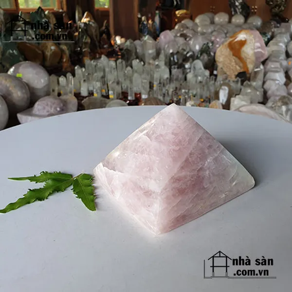 Kim tự tháp thạch anh hồng 0.83kg -T383