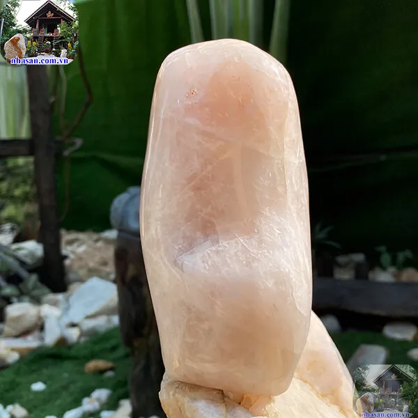 Trụ thạch anh màu hồng 1.44kg, cao 14cm x ngang 11cm x dày 7.5cm - T687