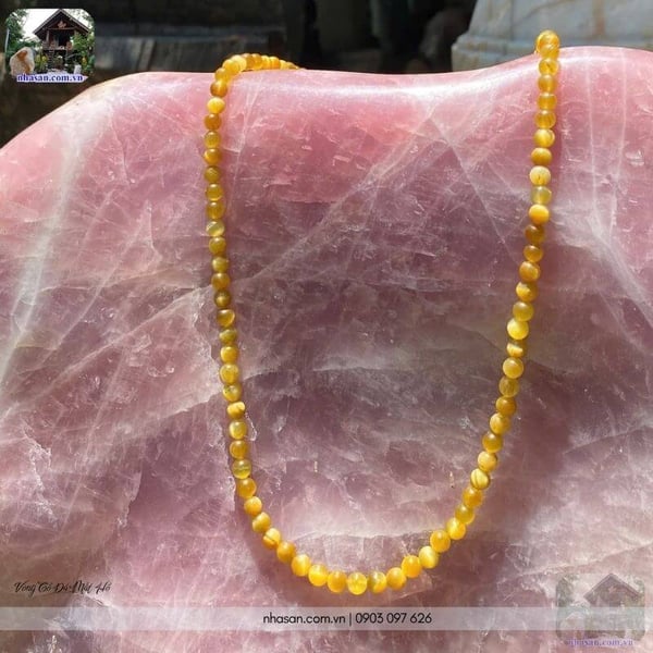 Vòng cổ đá mắt hổ tâm vàng tươi 6.5ly 108 hạt