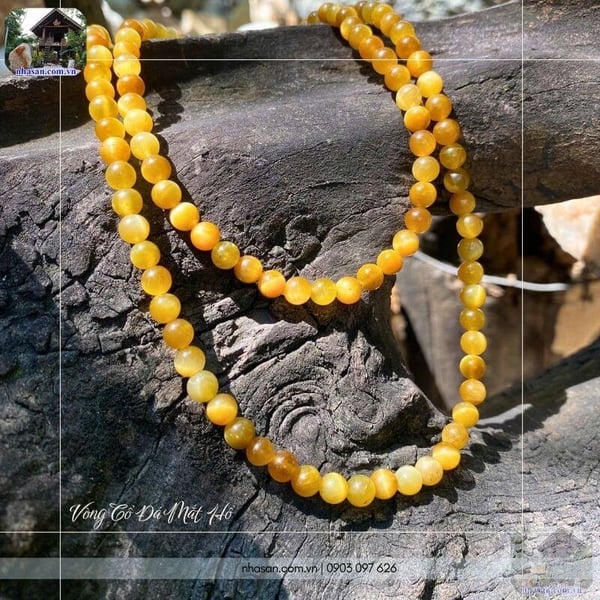 Vòng cổ đá mắt hổ tâm vàng tươi 6.5ly 108 hạt