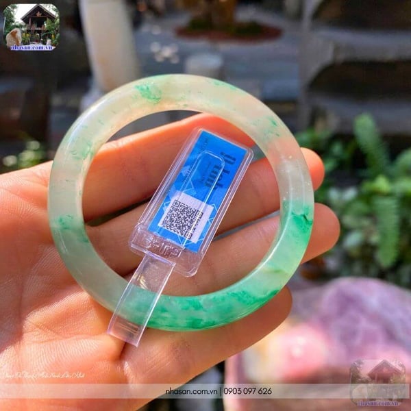 Vòng đá thạch anh xanh liền khối Ni 53