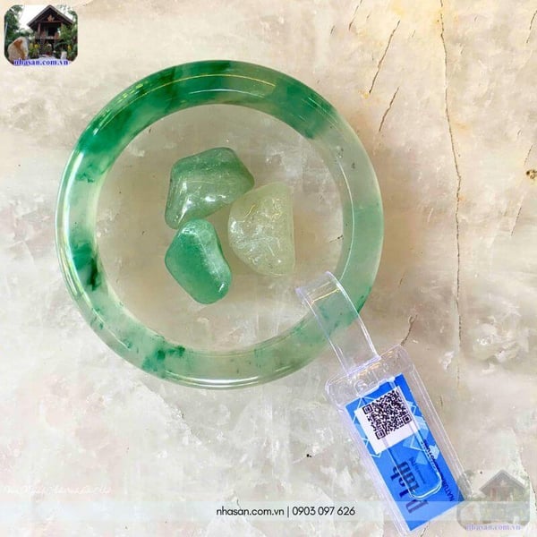 Vòng đá thạch anh xanh liền khối Ni 53