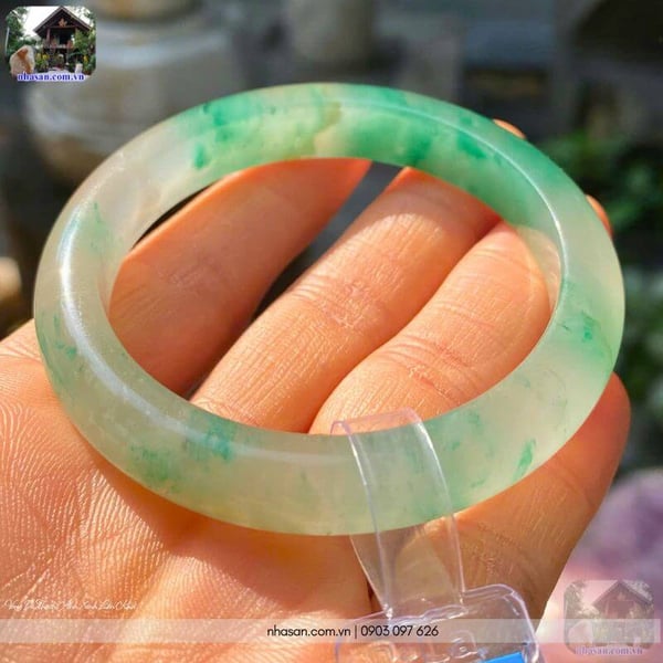 Vòng đá thạch anh xanh liền khối Ni 53