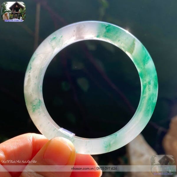 Vòng đá thạch anh xanh liền khối Ni 53