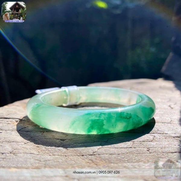 Vòng đá thạch anh xanh liền khối Ni 53