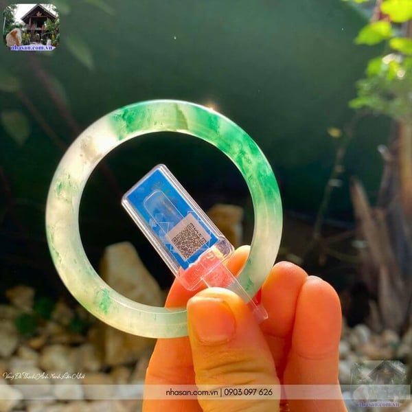 Vòng đá thạch anh xanh liền khối Ni 53