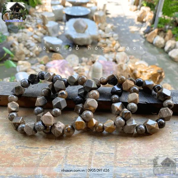 Vòng gỗ hóa thạch đa giác mix hạt tròn