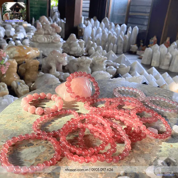 Vòng tay đá thạch anh dâu 10ly