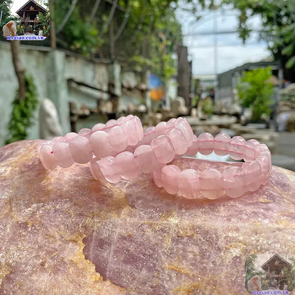Vòng tay đá thạch anh hồng bản đốt trúc tự nhiên 15mm - Biểu tượng của thanh xuân