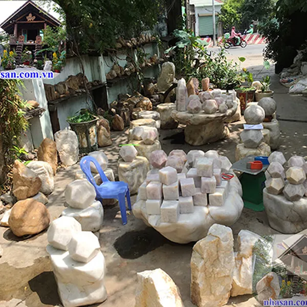White quartz stone