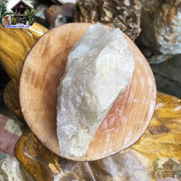 Viên đá thạch anh hồng 2.16kg (14x17 cm) vật phẩm phong thủy để bàn làm việc