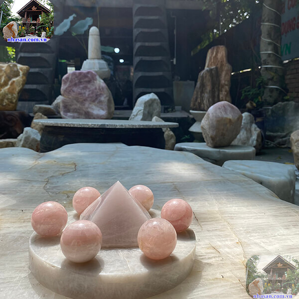 Pháp khí có thể đặt tại phòng khách hoặc bàn làm việc Pháp khí có thể đặt tại phòng khách hoặc bàn làm việc