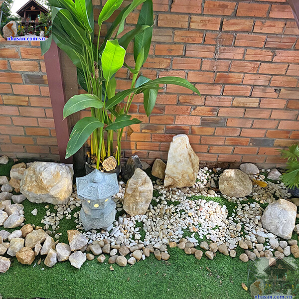 Tiểu cảnh gầm cầu thang sử dụng đá tự nhiên hoàn toàn Tiểu cảnh gầm cầu thang sử dụng đá tự nhiên hoàn toàn