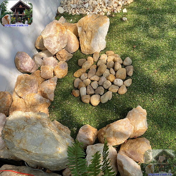 Đá thạch anh thô luôn trường tồn với thời gian Đá thạch anh thô luôn trường tồn với thời gian