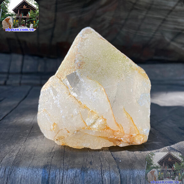 Đá thạch anh tinh thể thường có giá trị cao Đá thạch anh tinh thể thường có giá trị cao