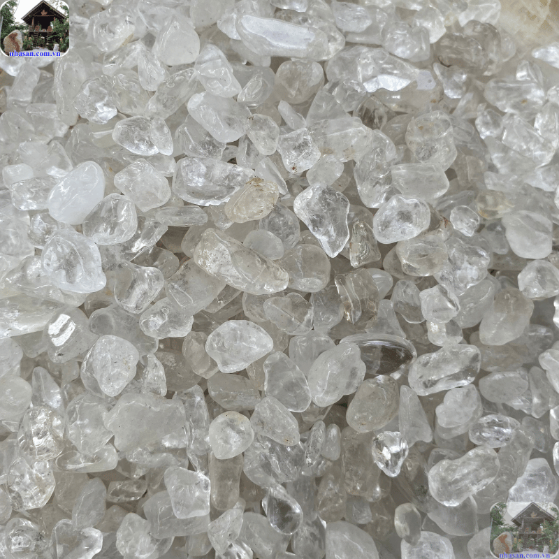 Đá chất lượng cao thường có độ trong suốt vượt trội, ít tạp chất hoặc vết nứt Đá chất lượng cao thường có độ trong suốt vượt trội, ít tạp chất hoặc vết nứt