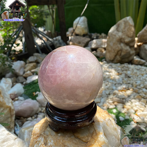 Trái châu phong thủy còn được gọi là quả cầu phong thủy Trái châu phong thủy còn được gọi là quả cầu phong thủy