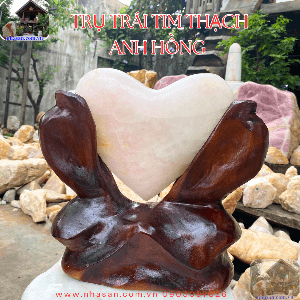 Được chế tác từ đá thạch anh hồng thô nguyên khối Được chế tác từ đá thạch anh hồng thô nguyên khối