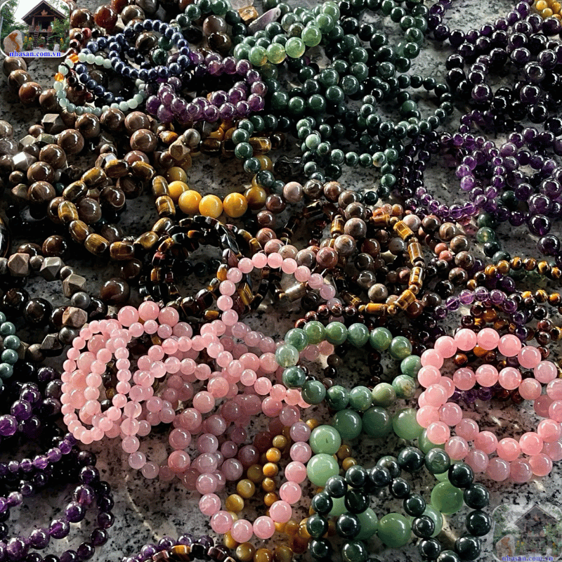 Trang sức đá giúp người đeo cân bằng năng lượng cơ thể, mang lại sự tự tin, quyết đoán Trang sức đá giúp người đeo cân bằng năng lượng cơ thể, mang lại sự tự tin, quyết đoán