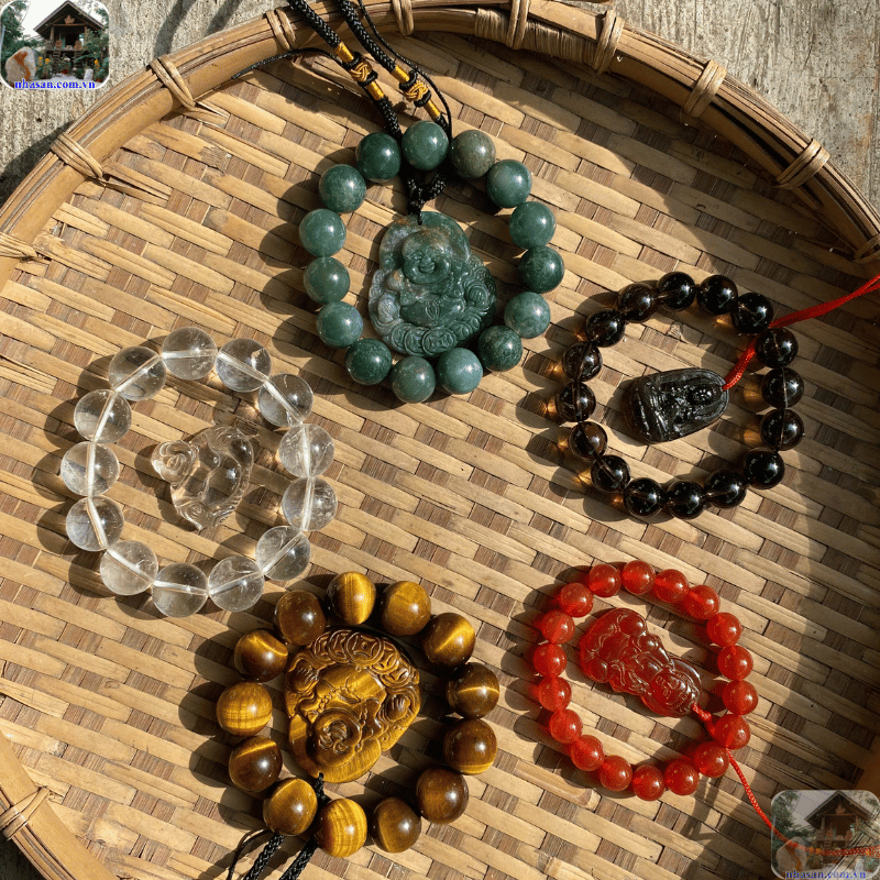 Trang sức đá tự nhiên không chỉ là món đồ làm đẹp mà còn là vật phẩm tâm linh mang ý nghĩa sâu sắc Trang sức đá tự nhiên không chỉ là món đồ làm đẹp mà còn là vật phẩm tâm linh mang ý nghĩa sâu sắc