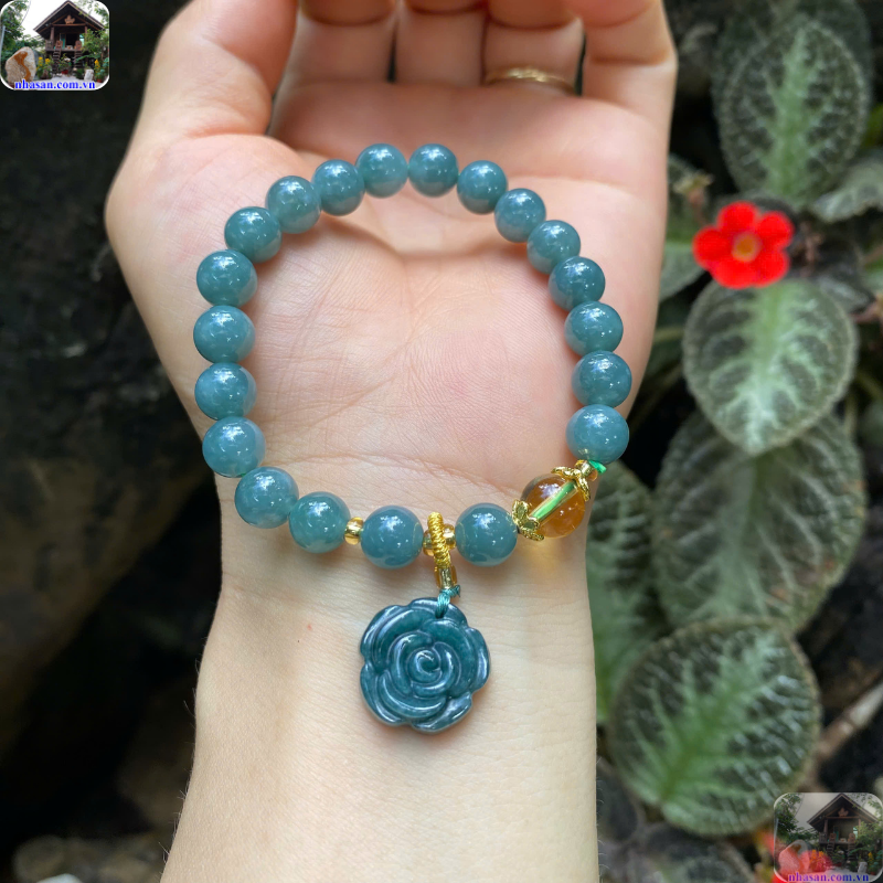 Từ ngàn xưa, đá quý đã được xem là biểu tượng của sự sang trọng, quyền lực và may mắn Từ ngàn xưa, đá quý đã được xem là biểu tượng của sự sang trọng, quyền lực và may mắn