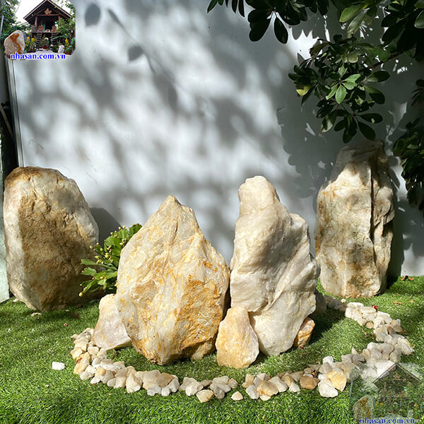 Tiểu cảnh góc cầu thang bằng đá phong thủy Tiểu cảnh góc cầu thang bằng đá phong thủy