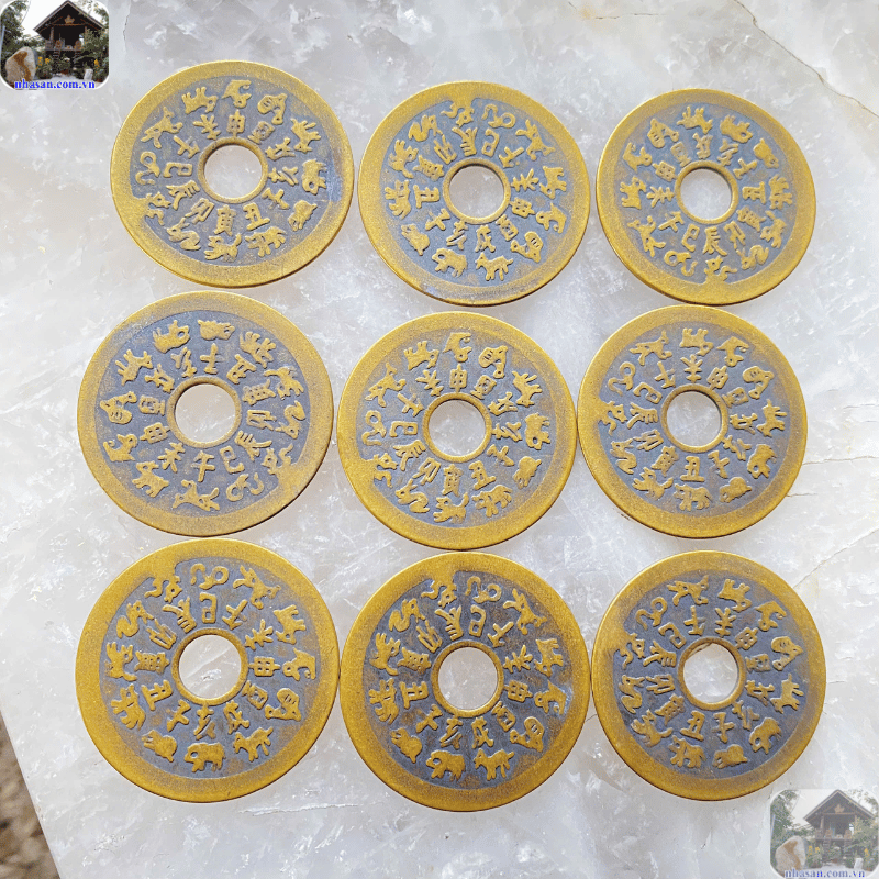 Treo đồng xu trước cửa phòng ngủ có mang lại may mắn, tài lộc hay sự bình yên không?  Treo đồng xu trước cửa phòng ngủ có mang lại may mắn, tài lộc hay sự bình yên không?