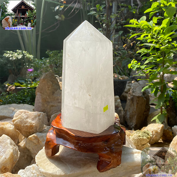 Trụ đá thạch anh tinh thể tự nhiên Trụ đá thạch anh tinh thể tự nhiên