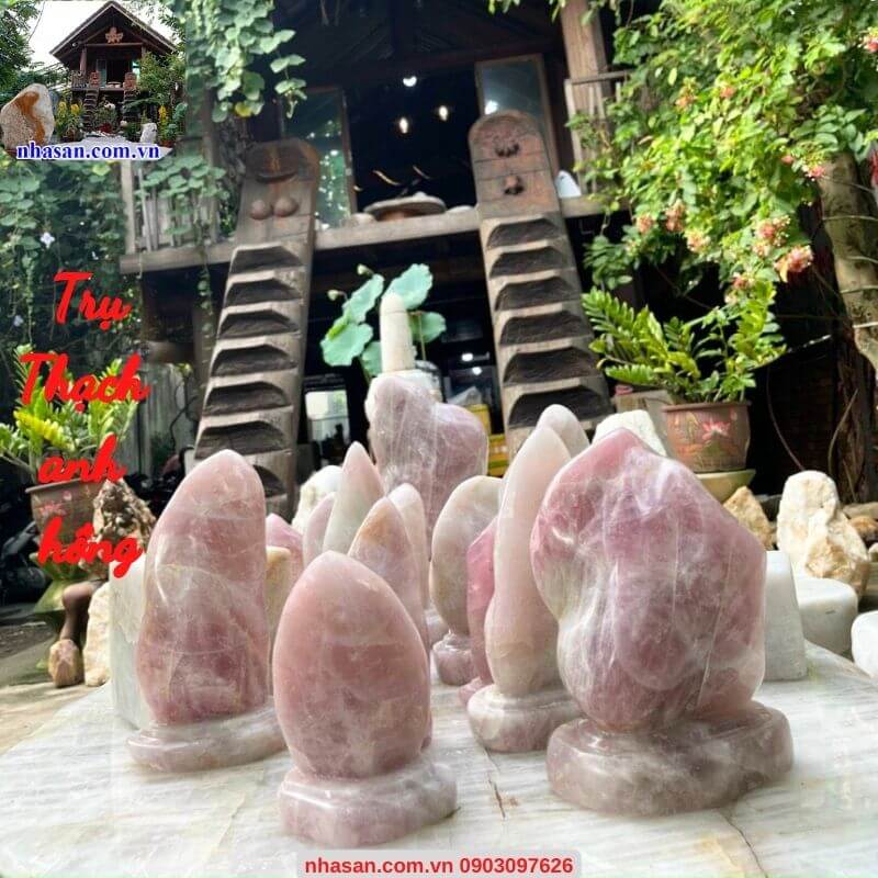 Trụ đá thạch anh hồng mang nguồn năng lượng dương mạnh mẽ, cân bằng âm dương Trụ đá thạch anh hồng mang nguồn năng lượng dương mạnh mẽ, cân bằng âm dương