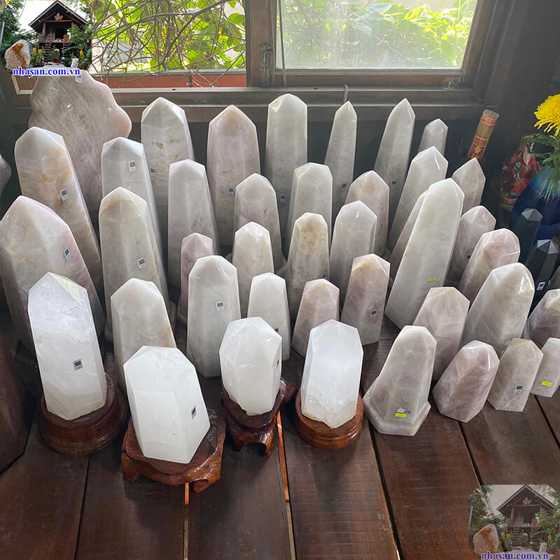 Được chế tác từ các loại đá thạch anh thiên nhiên Được chế tác từ các loại đá thạch anh thiên nhiên