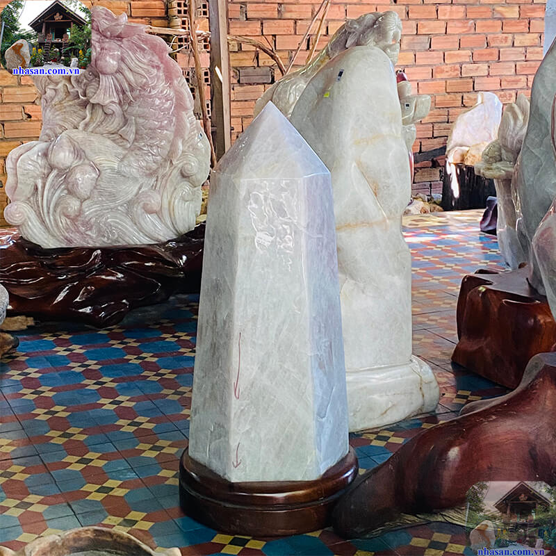 Trụ đá thạch anh lục giác điều hòa năng lượng sinh khí Trụ đá thạch anh lục giác điều hòa năng lượng sinh khí