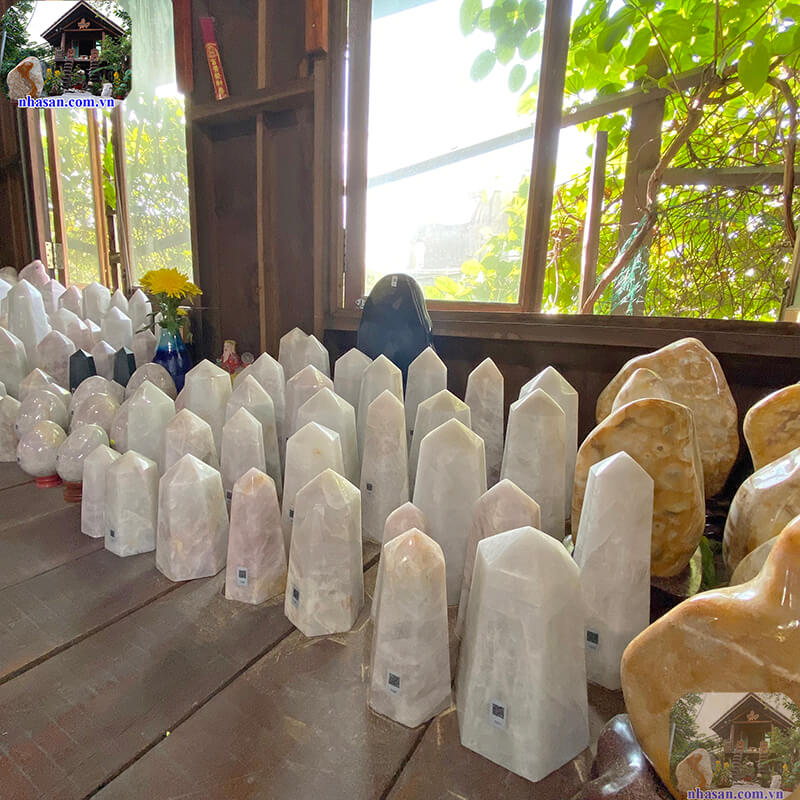 Trụ đá thạch anh lục giác trắng, hồng tự nhiên mang trường năng lượng bền vững Trụ đá thạch anh lục giác trắng, hồng tự nhiên mang trường năng lượng bền vững