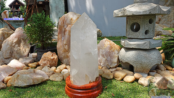 Trụ tinh thể được hình thành theo dạng đơn lập Trụ tinh thể được hình thành theo dạng đơn lập