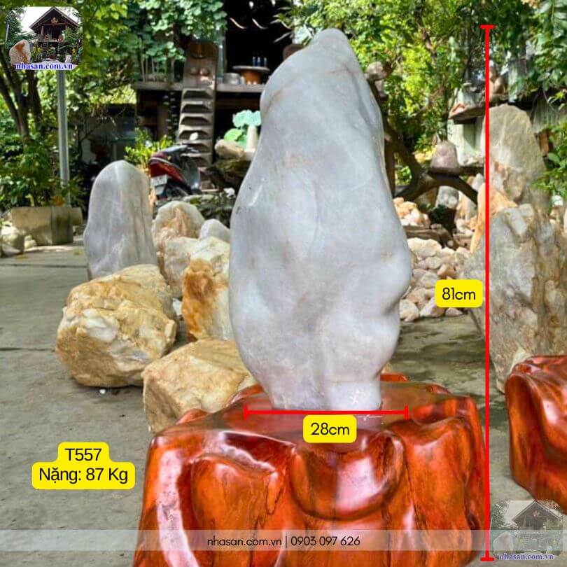 Trụ đá thạch anh trắng đánh bóng phong thủy 87kg, mang năng lượng dương cực mạnh. Trụ đá thạch anh trắng đánh bóng phong thủy 87kg, mang năng lượng dương cực mạnh.