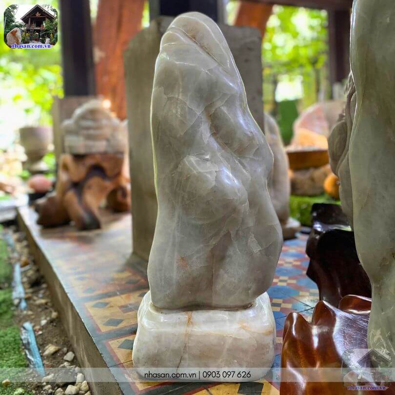 Trụ đá thạch anh trắng giúp cải thiện phong thủy, mang lại bình an và tài lộc cho gia chủ. Trụ đá thạch anh trắng giúp cải thiện phong thủy, mang lại bình an và tài lộc cho gia chủ.