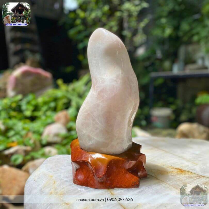 Đặt trụ đá thạch anh trắng hồng T40 trong không gian giúp nuôi dưỡng sinh khí Đặt trụ đá thạch anh trắng hồng T40 trong không gian giúp nuôi dưỡng sinh khí