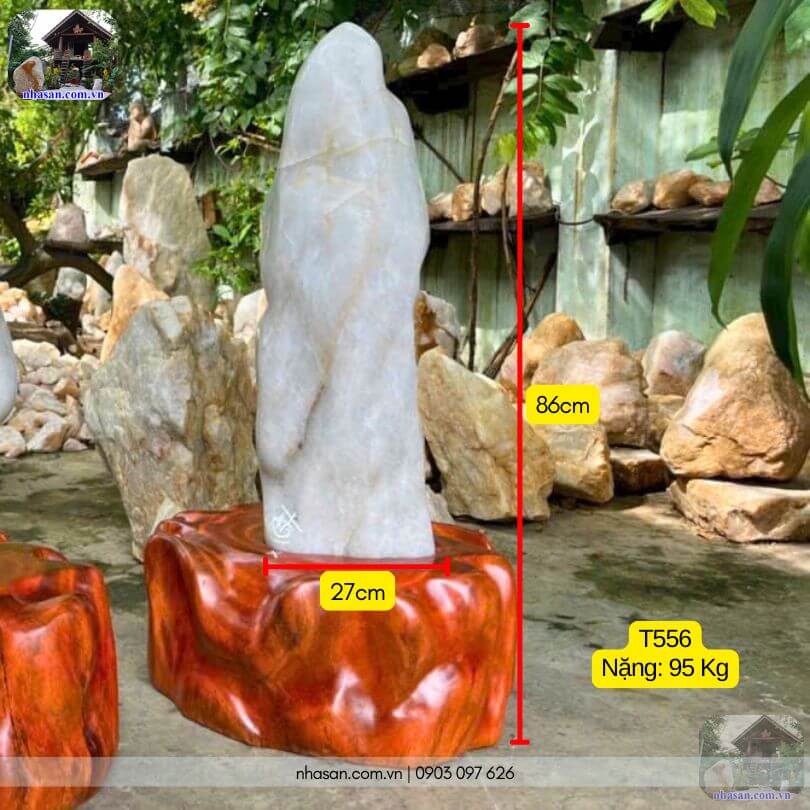 Góc nhìn cận cảnh trụ đá thạch anh trắng T556 cao 86cm mài nhũ bóng tinh xảo, năng lượng mạnh mẽ. Góc nhìn cận cảnh trụ đá thạch anh trắng T556 cao 86cm mài nhũ bóng tinh xảo, năng lượng mạnh mẽ.