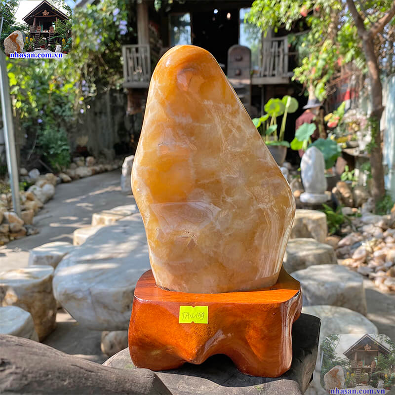 Trụ đá thạch anh bông vàng kích lộc Trụ đá thạch anh bông vàng kích lộc